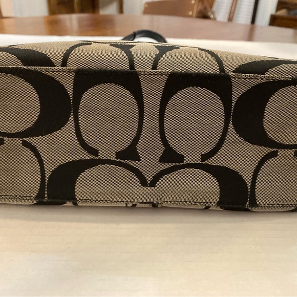 COACH signature stripe  No. 12429
SHOULDERBAG tote VNTG and wallet - Picture 9 of 16